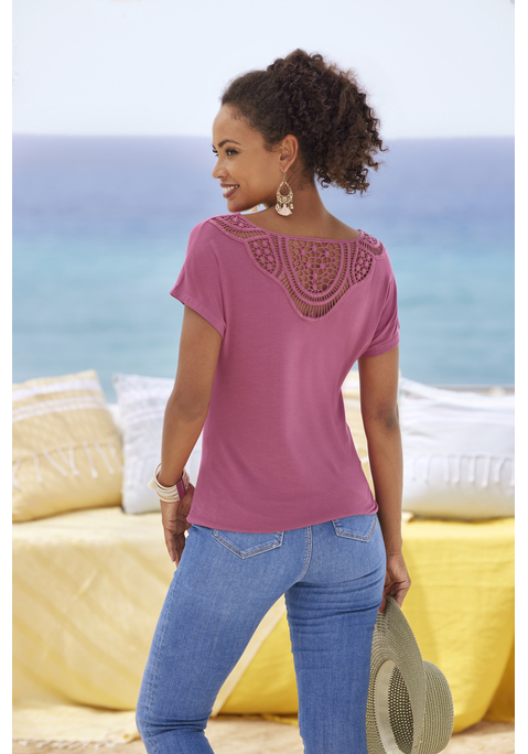 Bild: Kurzarmshirt von Vivance: Vivance T-Shirt mit weichem Häkeleinsatz am Rücken. Gummizug am Bund für eine lockere Passform. Aus elastischer Qualität mit angenehmer Viskosefaser.