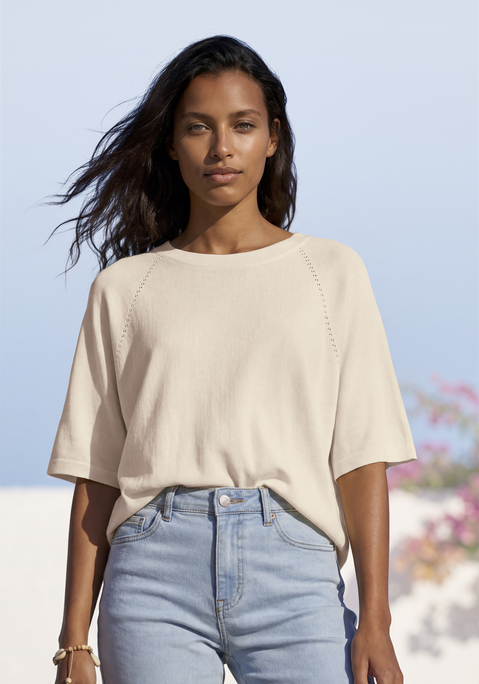 Bild: Kurzarmshirt von Vivance: Strickshirt von Vivance. Dezentes Lochstrickmuster an den Ärmeln. Rundhalsausschnitt. Halbarm. Aus weichem Viskose-Strick.