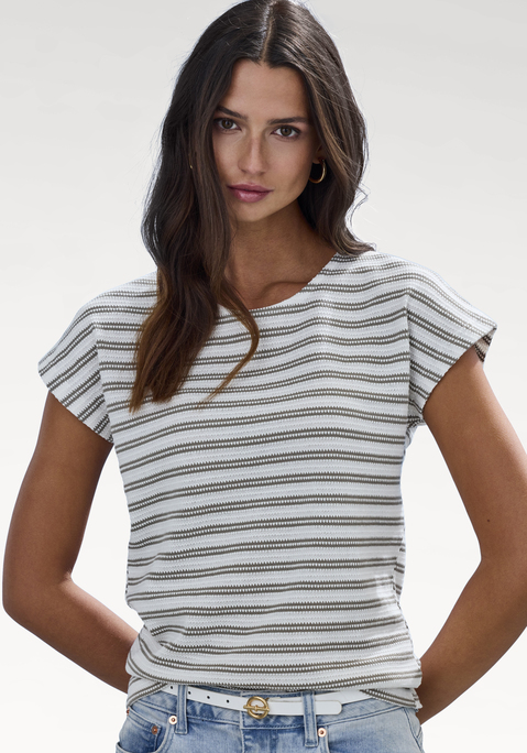 Bild: Kurzarmshirt von Vivance: Strickshirt von Vivance mit hübschem Streifenmuster. Kurzarm mit überschnittenen Schultern. Rundhalsausschnitt. Passt prima zu Outfits mit Jeans. Aus angenehmer Baumwoll-Mischqualität.