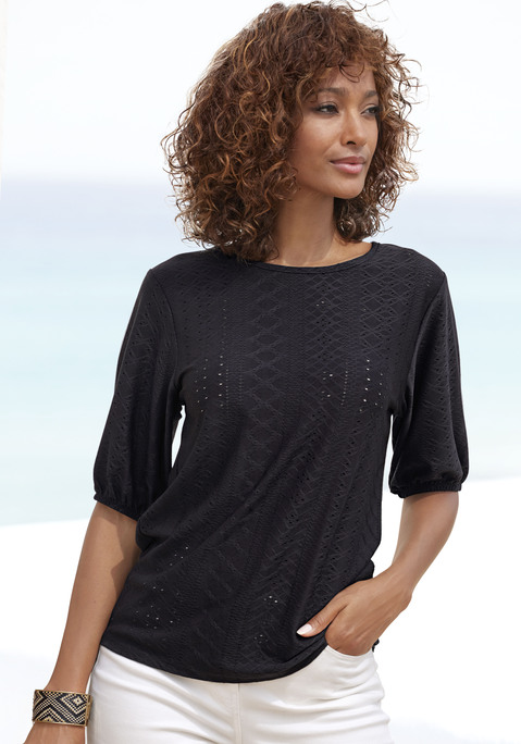 Bild: Kurzarmshirt von Vivance: Lässiges Rundhals-T-Shirt von Vivance. Romantisches Jacquardmuster mit Lochstickerei. Halblange Puffärmel mit elastischem Saum. Leicht taillierte Passform. Pflegeleichtes Material mit fließendem Fall.