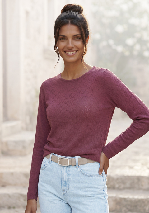 Bild: Langarmshirt von Vivance: Unifarbenes Langarmshirt von Vivance mit feinem Ajourmuster. Rundhalsausschnitt. Taillierte Passform. Weiche, leichte Qualität mit recyceltem Polyester.