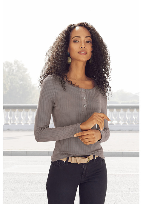Bild: Langarmshirt von Vivance: Vivance Longsleeve mit kleiner Knopfleiste und Knöpfen in Perlmutt-Optik vorn. Aus elastischer Ripp-Qualität.