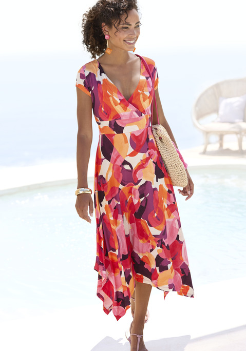 Bild: Midikleid von Vivance: Buntes Kleid von Vivance mit individuell platziertem Alloverprint. Ausschnitt in Wickeloptik. Seitlich applizierter Bindegürtel. Asymmetrischer Saum. Figurumspielende Passform. Weicher, elastischer Viskosejersey.