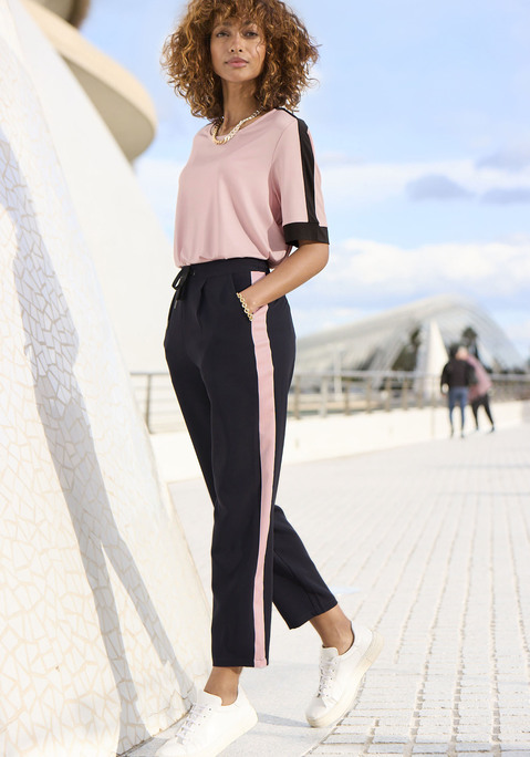 Bild: Schlupfhose von Vivance: Schlupfhose von Vivance. Bund mit glatter Front und Gummizug an der Rückseite. Seitliche Eingrifftaschen, Gesäßtaschen. Kontraststreifen entlang der Seitennaht. Lockere Passform. Knitterarme Qualität.