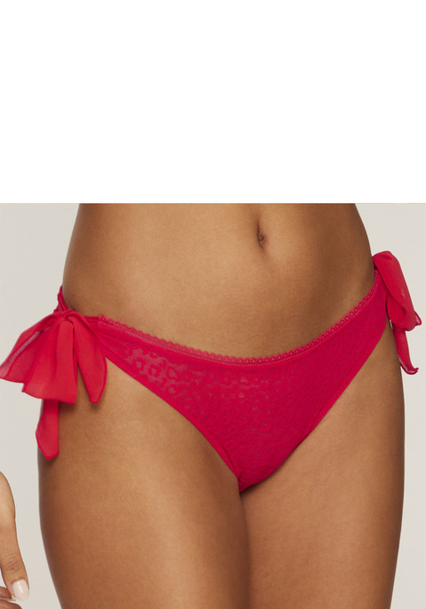 Bild: Slip von Vivance: Verführerischer Slip in klassischer Schnittform. Rundherum aus dezent transparentem Soft-Mesh im angesagten Leo-Look. Mit sexy Bändern an den Seiten. Mit eingearbeitetem Baumwollzwickel. Passender Push-up-BH aus der gleichen Serie erhältlich. Obermaterial: 84% Polyamid, 13% Elasthan, 3% Polyester.
