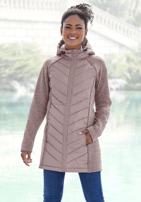 Bild: Steppjacke von Vivance: Outdoor-Steppjacke von Vivance. Kapuze verstellbar. Mit integriertem Tunnelzug und praktischen Kordelstoppern. Seitliche Eingrifftaschen mit Reißverschluss. Durchgehender Reißverschluss. Schmaler, gerader Schnitt. Perfekter Materialmix: wärmende Steppware aus 100% Polyester und kuscheliger Strickfleece aus100% Polyester.