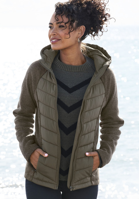 Bild: Steppjacke von Vivance: Kuschelige Steppjacke von Vivance mit weitenregulierbarer Kapuze. Raglanschnitt mit kuscheligem Strickfleece an den Ärmeln und den Seiten. Seitliche Eingrifftaschen mit Reißverschluss. Atmungsaktives Material. Obermaterial: 100% Polyester. Futter: 100% Polyester. Füllung: 100% Polyester.
