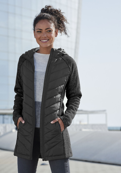 Bild: Steppjacke von Vivance: Outdoor-Steppjacke von Vivance. Kapuze verstellbar. Mit integriertem Tunnelzug und praktischen Kordelstoppern. Seitliche Eingrifftaschen mit Reißverschluss. Durchgehender Reißverschluss. Schmaler, gerader Schnitt. Perfekter Materialmix: wärmende Steppware aus 100% Polyester und kuscheliger Strickfleece aus100% Polyester.