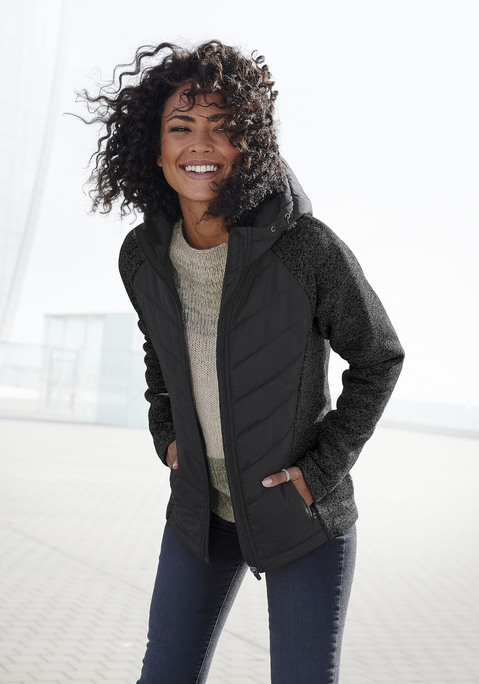 Bild: Steppjacke von Vivance: Sportliche Steppjacke von Vivance. Mit verstellbarer Kapuze. Tunnelzug mit Kordelstoppern. Gelungener Designmix: Steppelemente kombiniert mit Strickfleece. Reißverschlusstaschen. Durchgehender Reißverschluss. Für Freizeit und Outdoor. Wärmende Steppware aus 100% Polyester und kuscheliger Strickfleece aus100% Polyester.