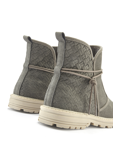 Bild: Stiefelette von Vivance: Stiefelette VEGAN von VIVANCE. Obermaterial aus Lederimitat. Futter und Decksohle aus Textil. Laufsohle aus Synthetik.