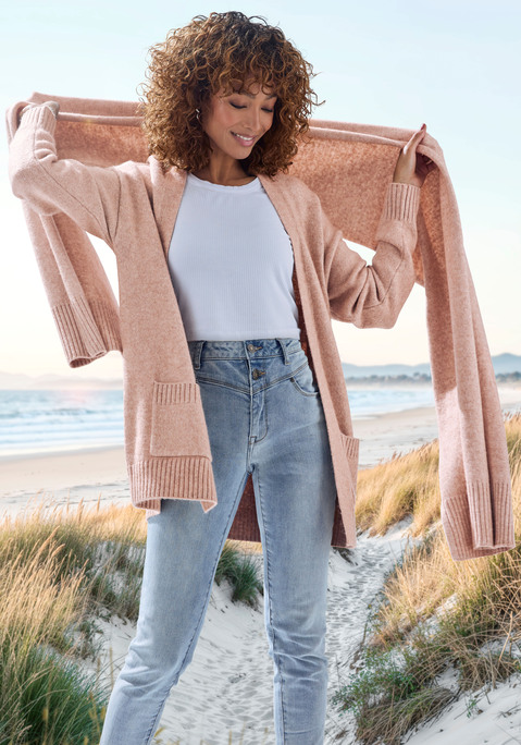 Bild: Strickjacke von Vivance: Lockere Strickjacke mit Schal von Vivance. Lange Ärmel, aufgesetzte Taschen. Rippbündchen. Verschlusslose Form. Sehr weiche Strickware.