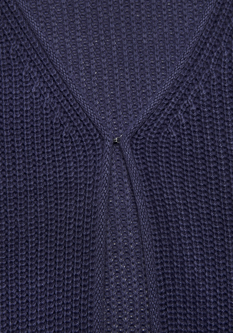 Bild: Strickjacke von Vivance: Langärmelige Strickjacke von Vivance. Mit V-Ausschnitt und Haken zum Verschließen. Vorne spitz zulaufende Passform. Aus weichem Polyacryl.