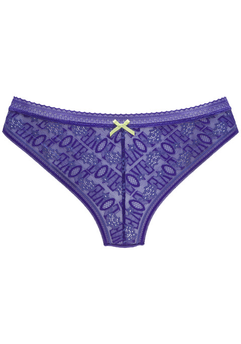 Bild: String von Vivance: Verspielter String mit hübscher Spitzenborte am Bund und verführerischem Cut-Out. Rundherum aus hübscher Spitze mit „LOVE“-Schriftzug und feinem Mesh. Mit feiner Zierschleife in der vorderen Mitte. Mit eingearbeitetem Baumwollzwickel. Aus 65% Polyamid, 25% Polyester, 10% Elasthan.
