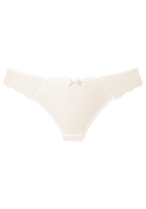 Bild: String von Vivance: Modischer String in dezent transparenter Optik. Rundherum aus elastischer Netzspitze. Mit feiner Zierschleife und hübschem Accessoire vorne mittig. Mit eingearbeitetem Baumwollzwickel. Passende BHs aus der gleichen Serie erhältlich. Aus 90% Polyamid, 10% Elasthan.