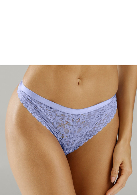 Bild: String von Vivance: Femininer String mit elastischem Bund. Rundherum aus Spitze, die anteilig recyceltes Polyamid enthält. Mit eingearbeitetem Baumwollzwickel. Passende BH's aus der gleichen Serie erhältlich. Mit Liebe & Leidenschaft in Hamburg kreiert. Spitze aus 60% Polyamid recycelt, 27% Polyamid, 13% Elasthan