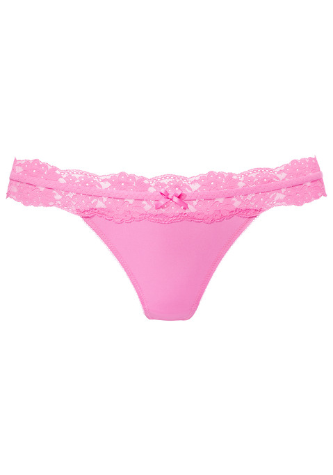 Bild: String von Vivance: Verspielter String mit feiner Zierschleife in der vorderen Mitte. Mit einem elastischen Bund aus floraler Spitze. Aus weichem Microtouch-Material. Mit eingearbeitetem Baumwollzwickel. Passende BHs aus der gleichen Serie erhältlich. Aus 86% Polyamid, 14% Elasthan.
