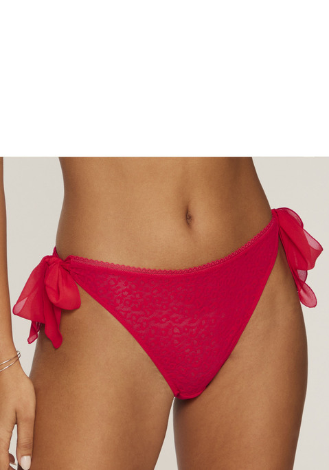 Bild: String von Vivance: Sexy String mit edler Zierkante am Bund. Aus leicht transparentem Soft-Mesh im Leo-Look. Mit verführerischen Bändern an den Seiten. Mit eingearbeitetem Baumwollzwickel. Passender Push-up-BH aus der gleichen Serie erhältlich. Obermaterial: 84% Polyamid, 13% Elasthan, 3% Polyester.