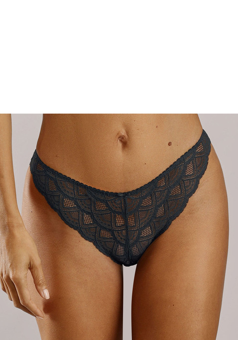 Bild: String von Vivance: Femininer String in eleganter Schnittform. Feiner Zierschleife in der vorderen Mitte. Rundherum aus dezent transparenter Spitze gefertigt. Mit eingearbeitetem Baumwollzwickel. Mit passendem BH aus der gleichen Serie erhältlich.