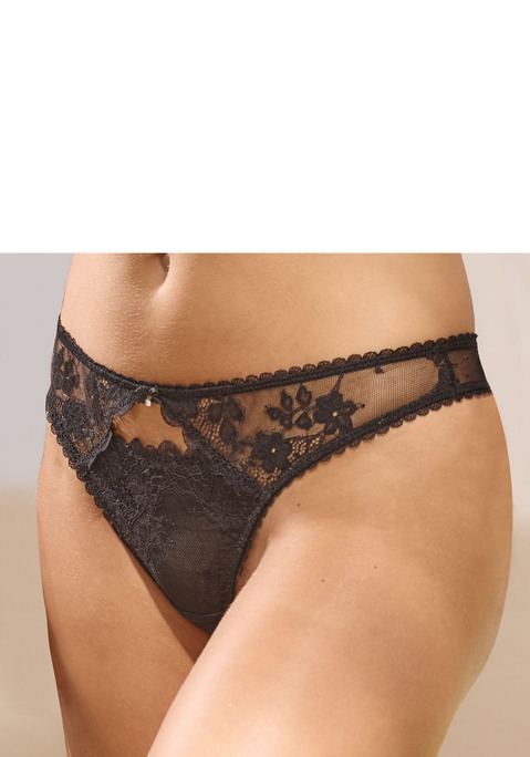 Bild: String von Vivance: Verführerischer String mit Zierschleife und edlem Glitzeraccessoire. Aus zarter Jacquardspitze in blumiger Optik und dezent transparentem Soft-Mesh. Mit verführerischem Cut-Out in der vorderen Mitte. Mit eingearbeitetem Baumwollzwickel. Passende BHs aus der gleichen Serie erhältlich. Obermaterial: 88% Polyamid, 12% Elasthan.