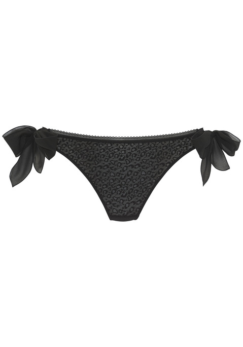Bild: String von Vivance: Sexy String mit edler Zierkante am Bund. Aus leicht transparentem Soft-Mesh im Leo-Look. Mit verführerischen Bändern an den Seiten. Mit eingearbeitetem Baumwollzwickel. Passender Push-up-BH aus der gleichen Serie erhältlich. Obermaterial: 84% Polyamid, 13% Elasthan, 3% Polyester.
