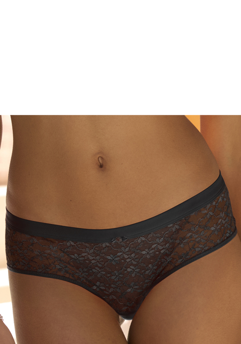 Bild: Stringpanty von Vivance: Feminine Stringpanty mit hübschem Zierdetail. Aus zarter Spitze in blumiger Optik und weichem Microtouch-Material. Vorne mittig blickdicht unterlegt. Mit eingearbeitetem Baumwollzwickel. Passende BHs aus der gleichen Serie erhältlich. Obermaterial: 86% Polyamid, 14% Elasthan.