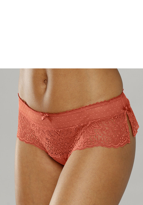Bild: Stringpanty von Vivance: Feminine String-Panty mit einer optimalen Passform. Breiter Bund aus extravaganter, blumiger Spitze mit seitlichen Schlitzen. Edler Materialmix in dezent transparenter Optik. Mit eingearbeitetem Baumwollzwickel. Mit passendem BH aus der gleichen Serie erhältlich. Obermaterial: 90% Polyamid, 10% Elasthan.