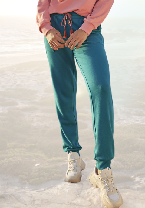 Bild: Sweatpants von Vivance: Sweathose von Vivance. Farbenfrohe Kordel mit Quasten. Mit großen seitlichen Eingrifftaschen und Rippbündchen. Legere Passform. Weiche Qualität.