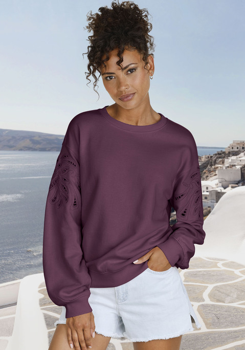 Bild: Sweatshirt von Vivance: Bequemes Sweatshirt von Vivance mit hübscher Lockstickerei an den Oberarmen. Rundhalsausschnitt und Säume mit Rippbündchen. Überschnittene Schultern für lässige Passform. Gut kombinierbar. Weiche Baumwoll-Sweatware.