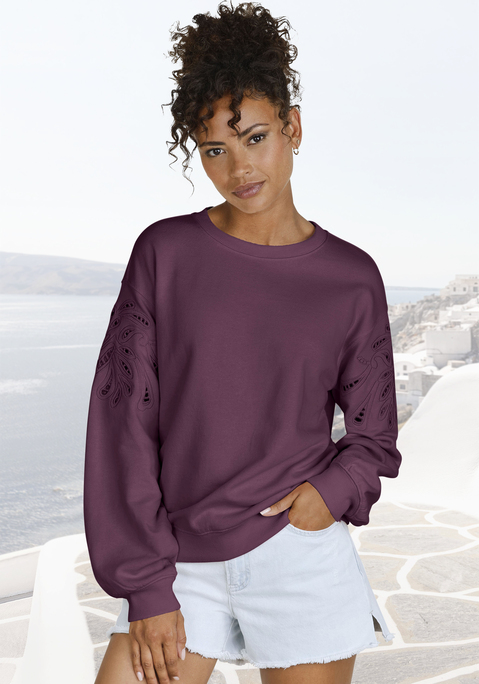 Bild: Sweatshirt von Vivance: Bequemes Sweatshirt von Vivance mit hübscher Lockstickerei an den Oberarmen. Rundhalsausschnitt und Säume mit Rippbündchen. Überschnittene Schultern für lässige Passform. Gut kombinierbar. Weiche Baumwoll-Sweatware.