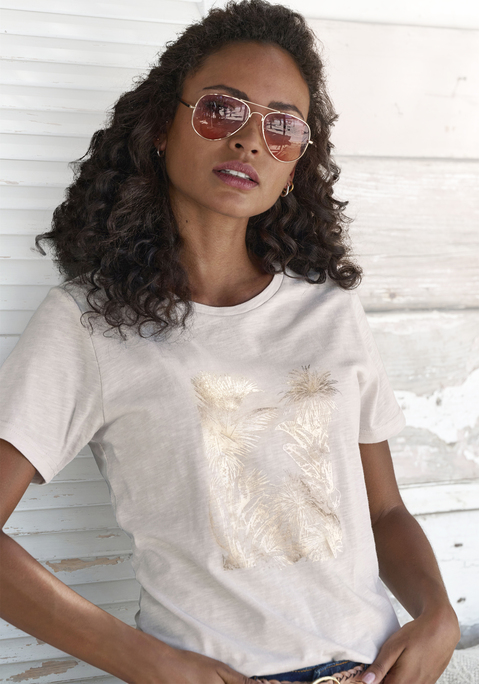 Bild: T-Shirt von Vivance: T-Shirt von Vivance mit glänzendem Foliendruck. Rundhalsausschnitt mit schmalem Bündchen. Figurumspielende Passform. Jersey aus Baumwolle.