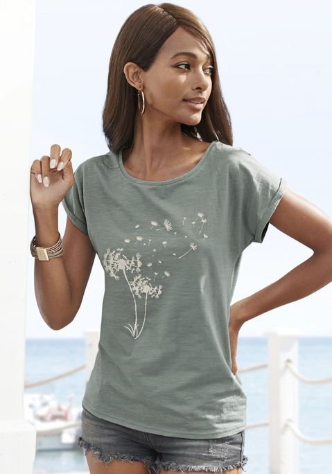 Bild: T-Shirt von Vivance: Locker fallendes T-Shirt von Vivance mit kunstvollem Frontdruck und weitem Rundhalsausschnitt.  Fixierter Umschlagsaum an den Ärmeln. Einsatz von Baumwolle, die die Initiative Cotton made in Africa unterstützt.
