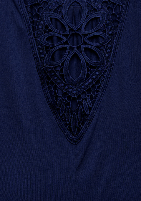 Bild: Trägertop von Vivance: Luftiges Top von Vivance. Amerikanischer Ausschnitt mit Raffung vorn und Spaghettiträgern. Tiefer Spitzeneinsatz mit durchscheinender Optik an der Rückseite. Figurumspielende Passform. Weiche Jerseyware aus Viskose. Spitze aus Baumwolle.