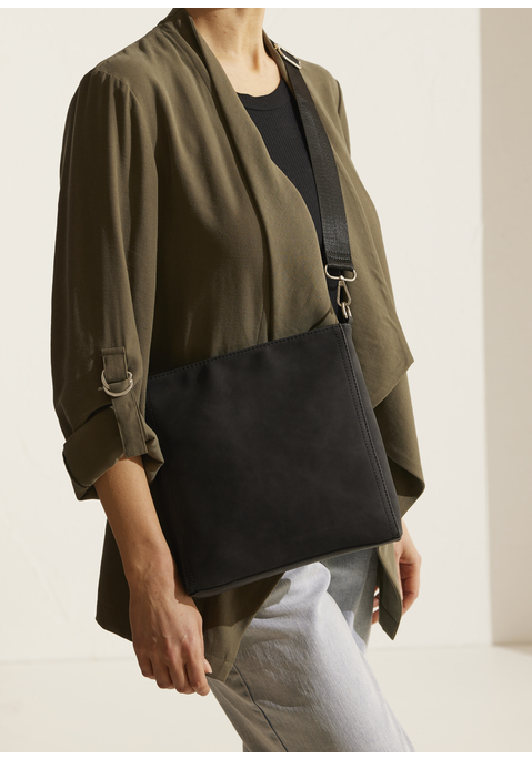 Bild: Umhängetasche von Vivance: Umhängetasche VEGAN von VIVANCE. Aus Lederimitat. Maße (H/B/T) = 25/24/4,5cm.