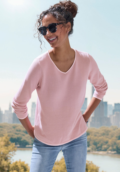 Bild: V-Ausschnitt-Pullover von Vivance: Bequemer Strickpullover von Vivance. V-Ausschnitt und gerader Saum mit Kontrastkante. Figurumspielende Passform. Vielseitig kombinierbar. Weiche Strickqualität mit Viskoseanteil.